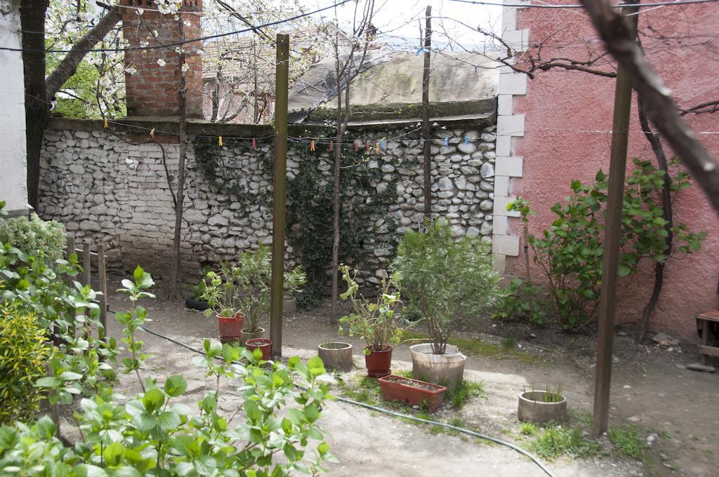 Tropoje 阿斯特宾馆酒店 外观 照片