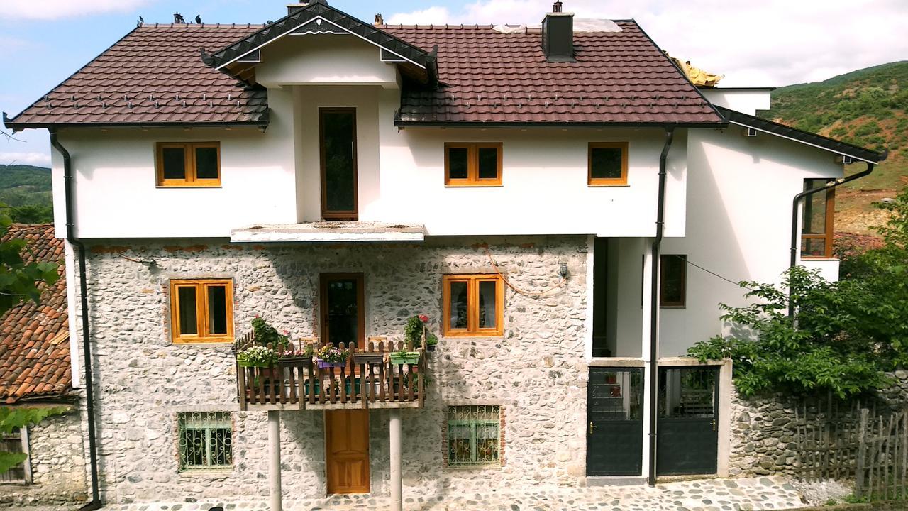 Tropoje 阿斯特宾馆酒店 外观 照片