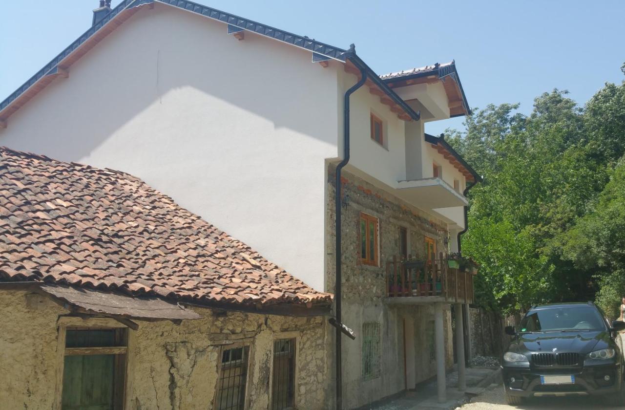 Tropoje 阿斯特宾馆酒店 外观 照片